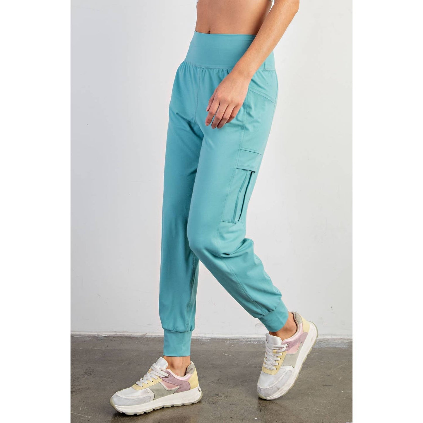 BUTTER JOGGER WITH SIDE POCKETS
