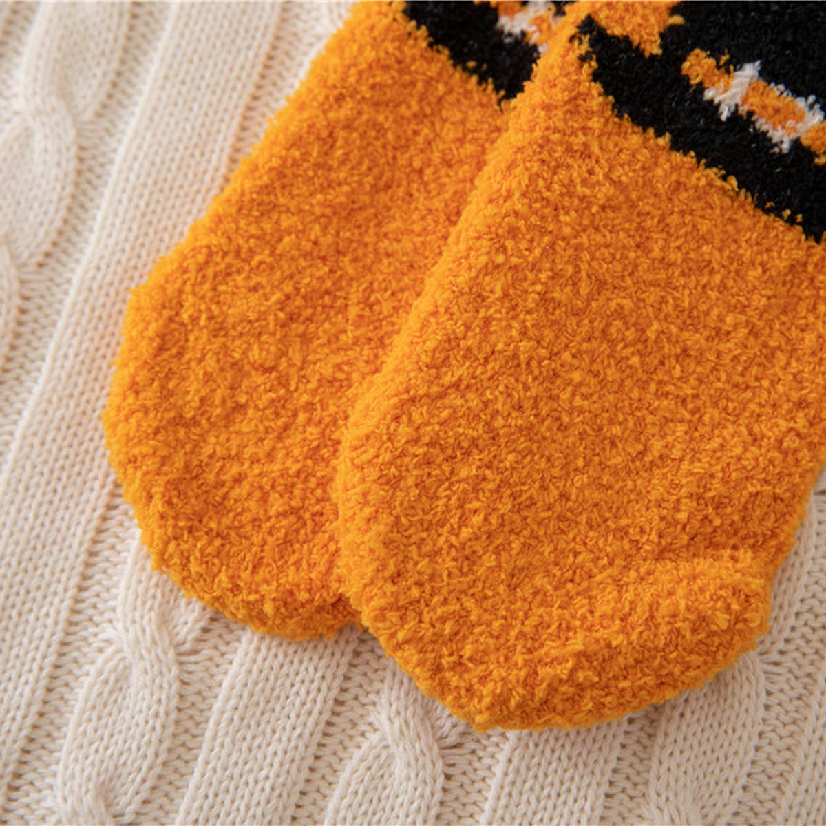 HALLOWEEN  FLEECE SOCKS