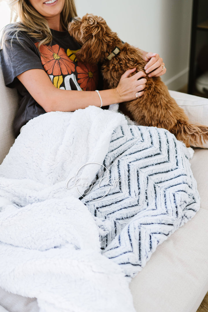 Super Soft Faux Fur Blanket - Gray/Black Chevron